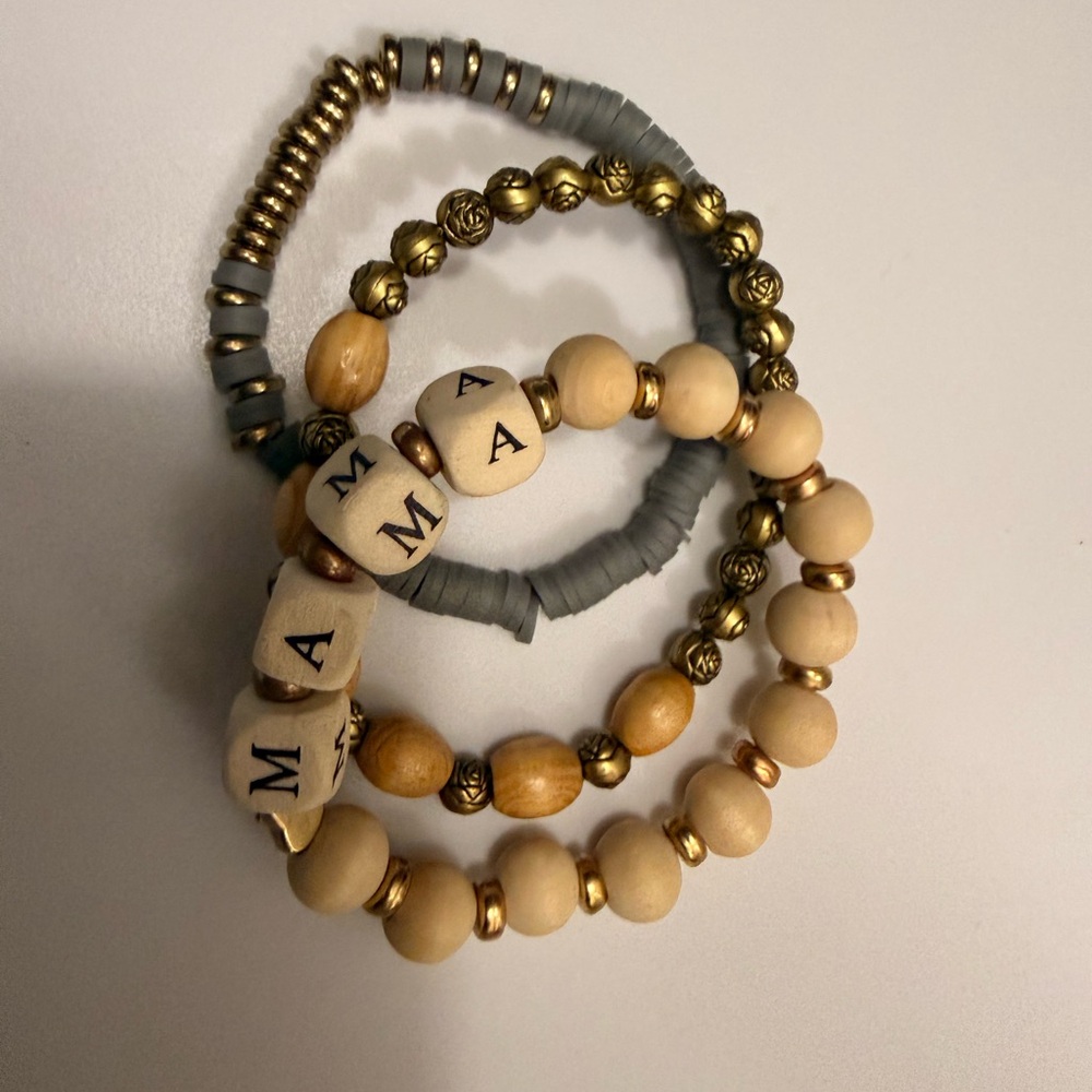 Beaded Bracelet Set with 'MAMA' Lettering - Picture 2 of 4